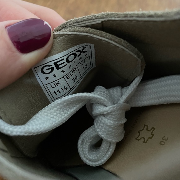 Geox Respira low top suede kids dress sneaker - Picture 6 of 7